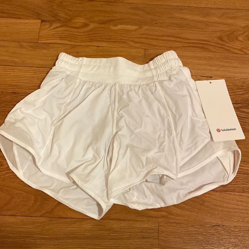 NWT LULULEMON HOTTY HOT LR SHORT 4”